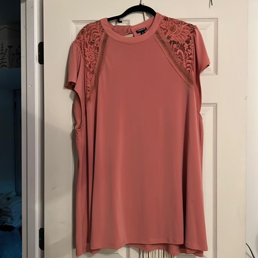 NWOT Torrid size 5 peach blouse with lace detail